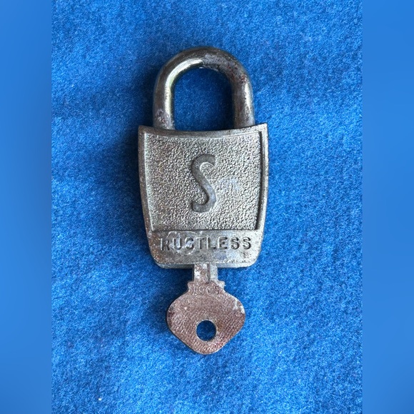 Vintage Slaymaker Rustless  Antique Padlock. Works w/1 key. Rare Patina Steel. - Picture 1 of 8